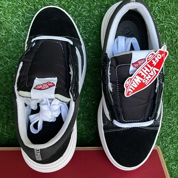 Vans WMNS Oid Skool Over
Black/White
VN0A7Q5EBA2
Sneakers Platforms - Picture 14 of 16